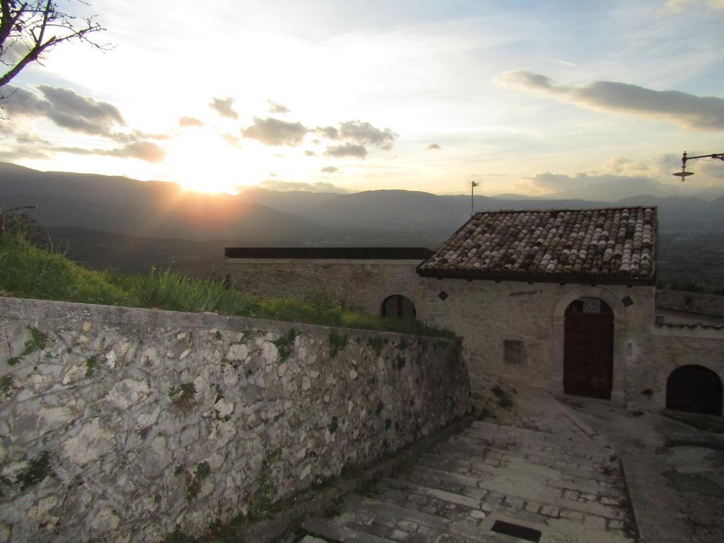 Medieval Village Of Pacentro Екстериор снимка